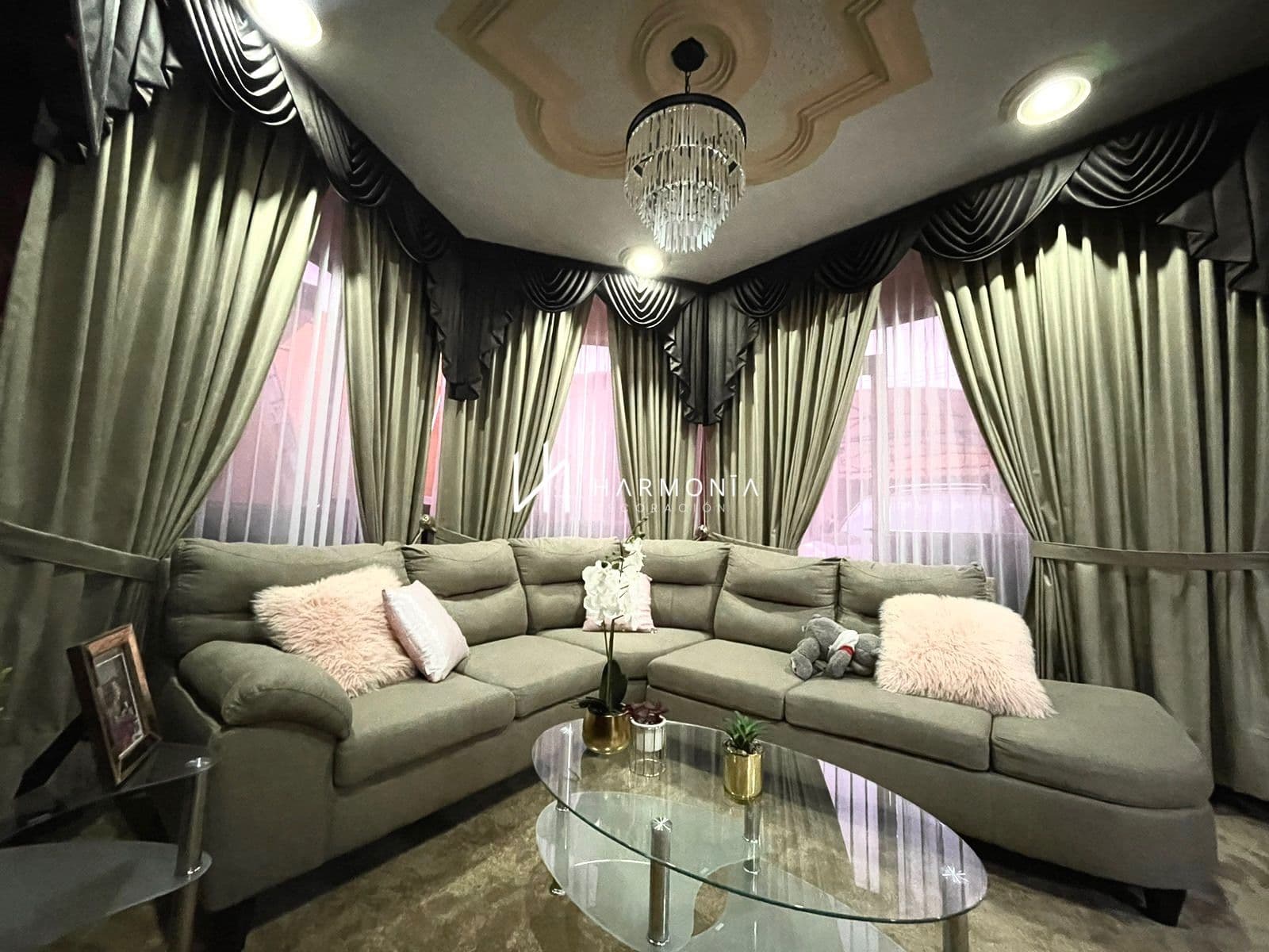 Cortinas instaladas por Harmonia Decoración